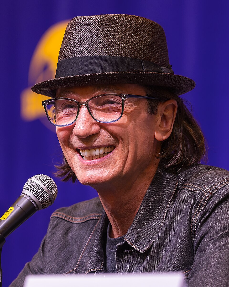 Dominic Keating